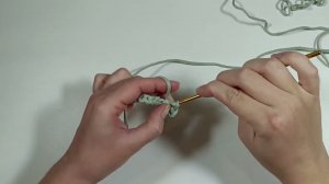 Соединительный столбик крючком