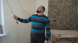 Как правильно красить флизелиновые потолочные обои?