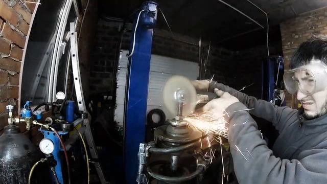 Что делать если гайка штока не откручивается. смотреть онлайн