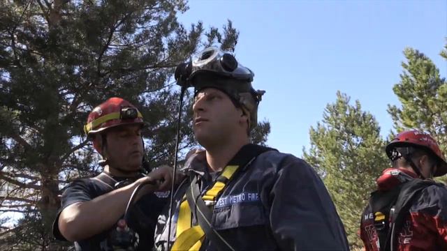 West Metro Fire Rescue: Learn the Lingo- Confined Space Rescue смотреть онлайн