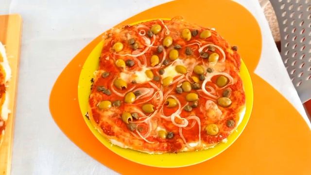 Пицца и саечка хлеба . смотреть онлайн