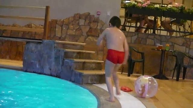 Внуки. бассейн в базе отдыха Тапиола смотреть онлайн