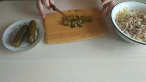 САЛАТ С МАКАРОНАМИ "БАНТИКИ" и солёными огурцами