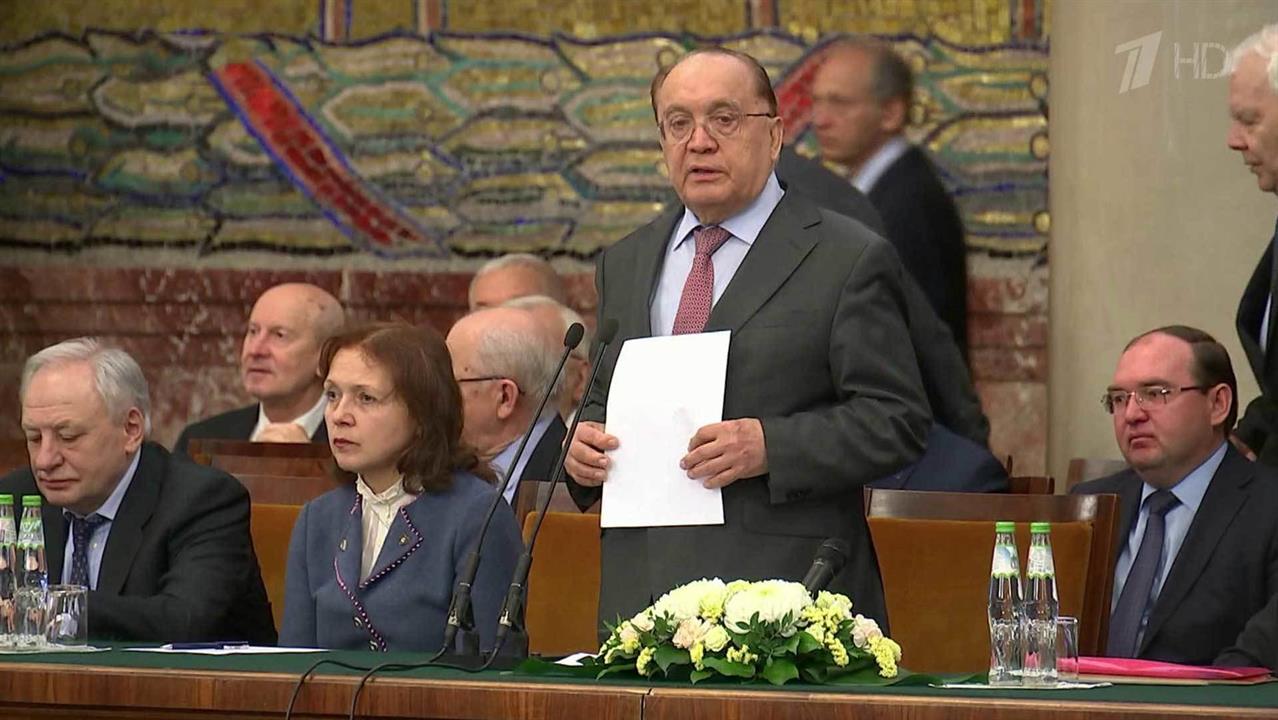 Московский государственный университет примет в этом году на первый курс 10000 выпускников школ