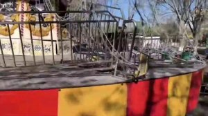 В семейном парке в Оренбурге упала карусель Цепочка, когда на ней находились люди