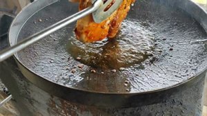 Жареный цыпленок с картошкой и овощами в садже . Или как пожарить курицу на природе.