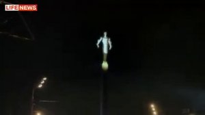 Летающий памятник Гагарину.flv