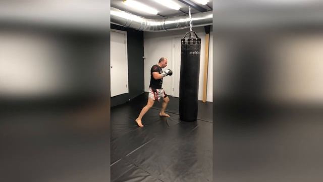 Прошла ровно неделя как я получил травму вывих плеча,меня ни что не остановит,главное верить в себя! смотреть онлайн