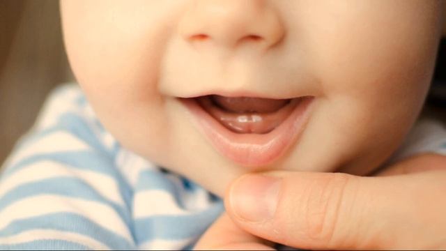 ПЕРВЫЕ ЗУБЫ МАЛЫША | 13 приспособлений для первых зубов малыша смотреть онлайн