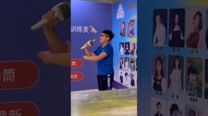 Boy Singing Chinese Local Opera with Tosing G7 karaoke microphone for professional singing practice