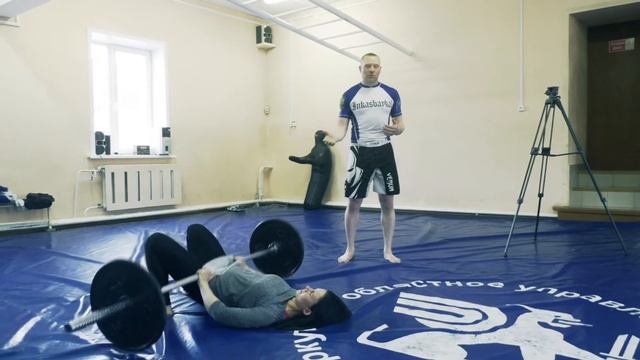 4 Эффективных упражнения со штангой для ММА смотреть онлайн
