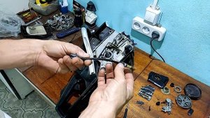 Вытекает масло с бензопилы. Об этом молчат мастера, маленькие хитрости ремонта.