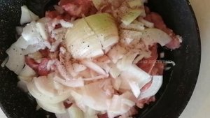 Гуляш из свинины с подливкой без томатной пасты. Тушеное мясо