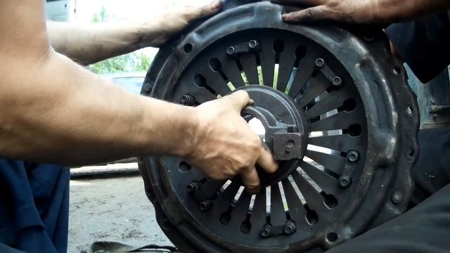 МАЗ, как снять выжимной подшипник? Как установить отжимной подшипник? смотреть онлайн