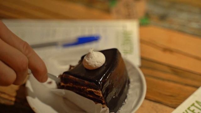 Студенческая акция в ресторане Грабли смотреть онлайн