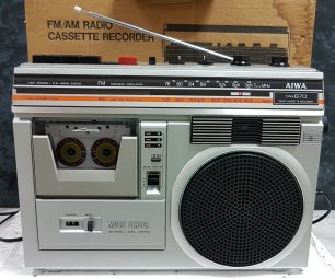 AIWA TPR-670 vintage boombox.