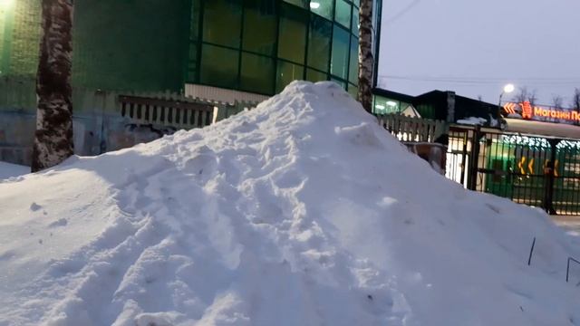 Басик на зимней прогулке! смотреть онлайн