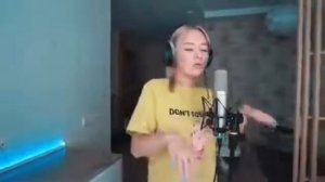 Замкнутыми стенам давила та печаль ❤