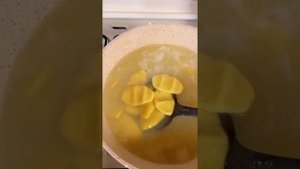 Галушки из кукурузной муки.
