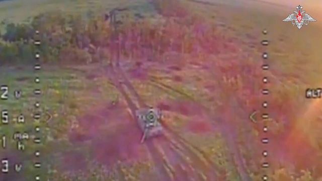 Кадры поражения танка ВСУ западного производства дроном-камикадзе