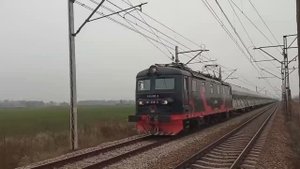 Чебурашка ЧС2 с вагонами хопперами