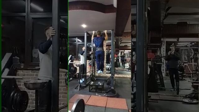 стритлифтинг многоповторный. доп вес 25 кг