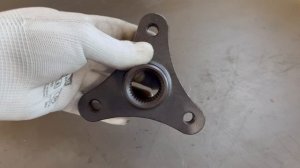 Фланец кардана / хвостовик редуктора BMW F-серии 34 зуба, сквозной, 105 диаметр.