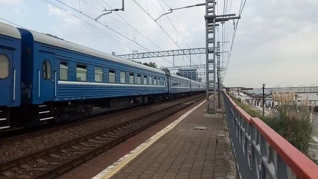 2ЭС4К-089 с поездом „Адлер - Минск“. смотреть онлайн