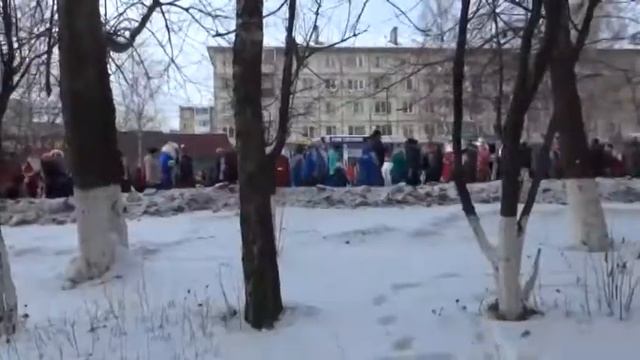 В Златоусте прошел парад дедов морозов! смотреть онлайн