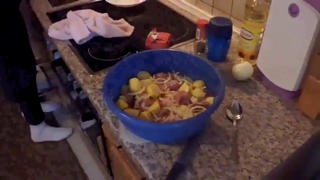 Картофель с мясом в горшочках (Römertopf) смотреть онлайн