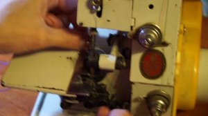 Как заправить нитку в оверлок SEIKO FN2 7D или Yamata, FN2-7D Sandeep. #оверлок #нитку.mp4