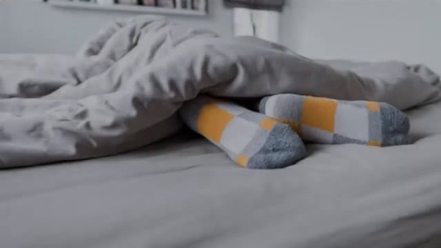 Спите в носках, чтобы выспаться эта штука заложена в нас генетически смотреть онлайн