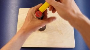 7 способов как открыть бутылку кока кола.