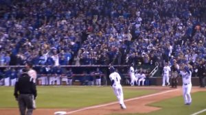 ERIC HOSMER SINGLE TO ADVANCE JARROD DYSON TO THIRD IN ROYALS ALCS GAME 3 WIN OVER ORIOLES