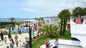 В Сочи после реконструкции открыли пляж "Ривьера"