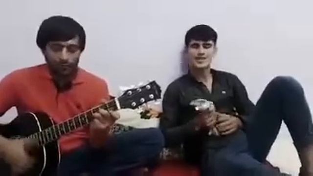 Суруд бо гитара 🎸 смотреть онлайн