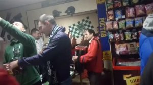 "Знаешь ли ты" поют фанаты в Краснодарском баре под аккордеон!
