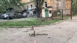 Последствия обстрела Ворошиловского района в Донецке сегодня утром