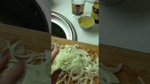 ? Селёдка маринованная с лучком и томатной пастой по рецепту моего дедушки.?