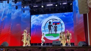 Танцевальный ансамбль «Дэгэрэн» дьоьогой ункуутэ? рук.Ноговицына Сахая Владиславовна