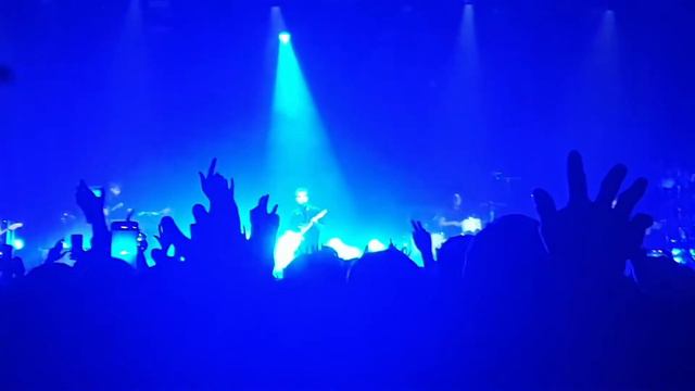 Sam Fender live performance of Dead Boys on 16/09/2021 at Victoria Warehouse, Manchester. смотреть онлайн