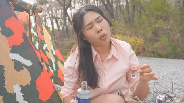 오늘은 부쉬러 가볼까? 봄내음 가득 달래 무침. 복숭아 소주 혼술. 폴러투맨 독개구리. 백패킹 장비. 대중교통 솔로캠핑
