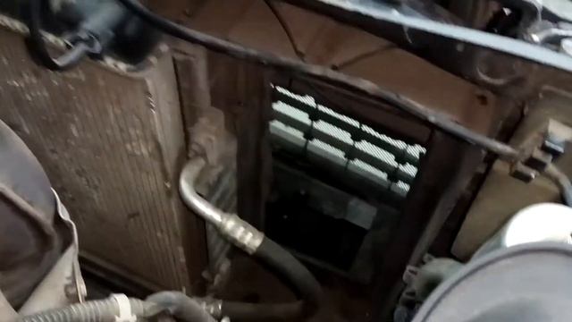 Снять передний бампер и интеркулер на Пежо 408.