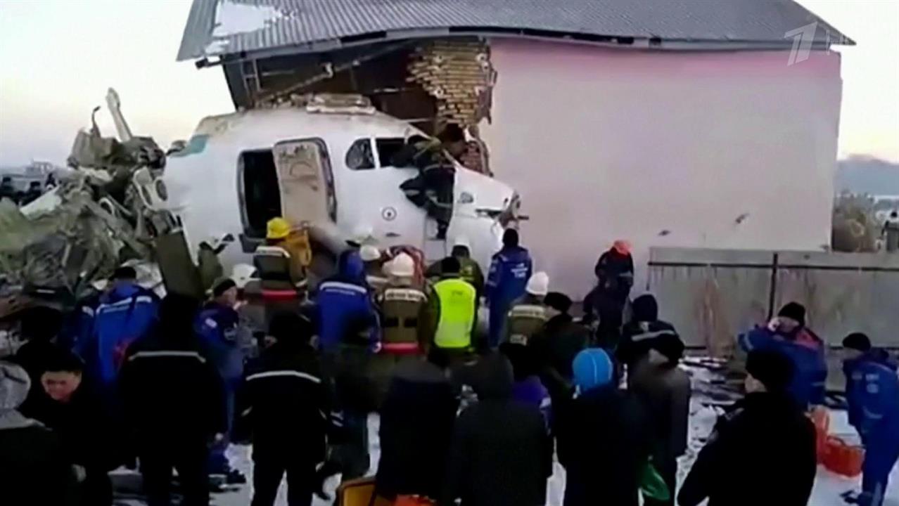 В Казахстане выясняют причины авиакатастрофы, в которой погибли 12 человек из 98 на борту