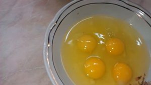 Как отделить желтки яиц от белков? Да проще простого!
