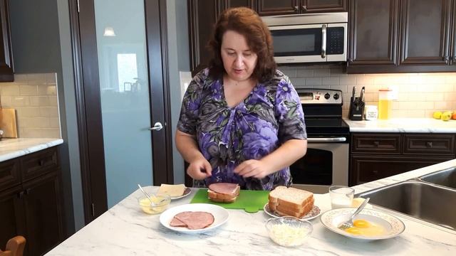САМЫЙ ВКУСНЫЙ ГОРЯЧИЙ БУТЕРБРОД НА ЗАВТРАК ЗА 5 МИНУТ.ТАКОГО ВЫ ЕЩЕ  НЕ ПРОБОВАЛИ.