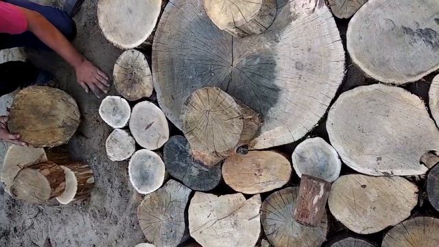 Уютная садовая  дорожка из спилов дерева на даче-  своими руками.