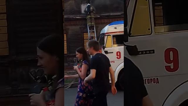 18.06.2018 пожар в центре Нижнего Новгорода. Во время гуляния болельщиков загорелся дом. смотреть онлайн