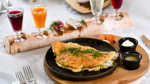 Видеорецепт блюда от шеф-повара. Дранники с мясом.