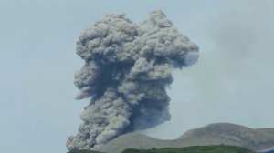 День знаний в России извергается вулкан Эбеко